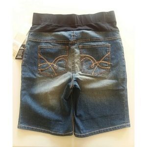 NWT Size S Maternity Shorts
